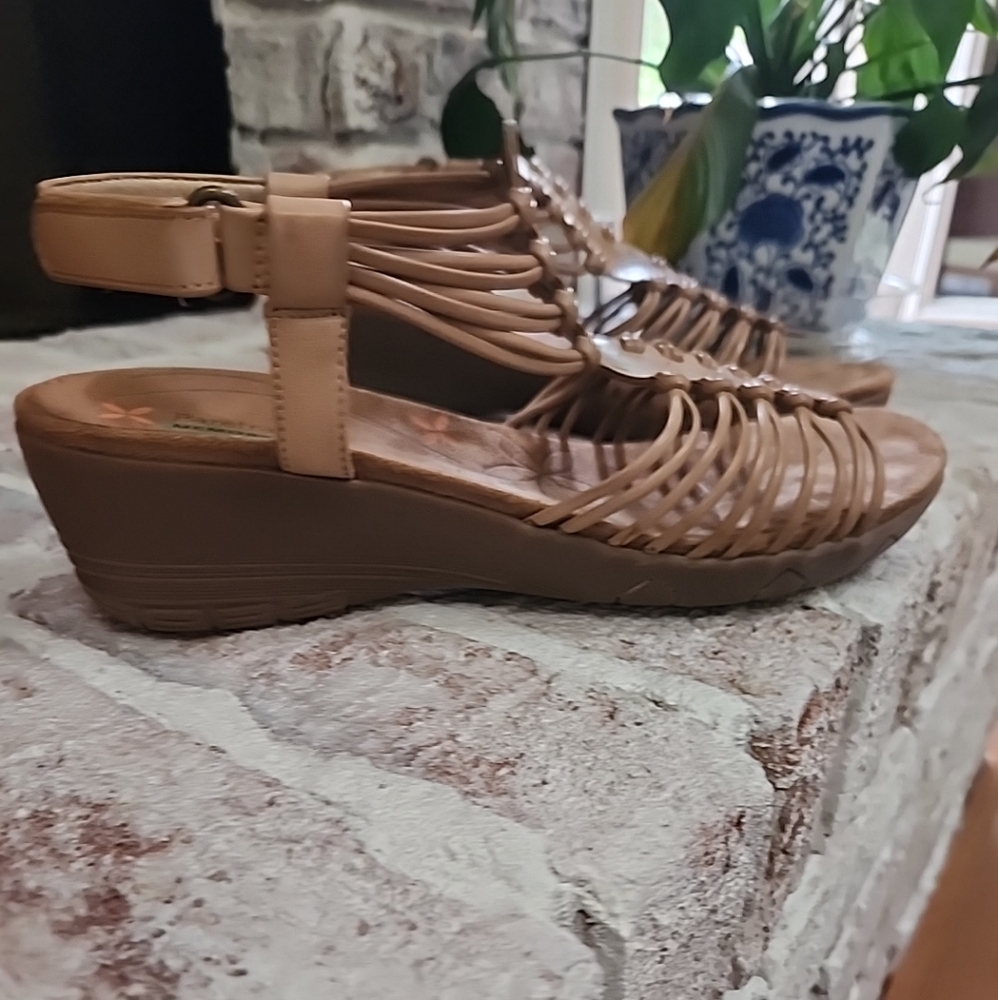 Women's Tan Sandals